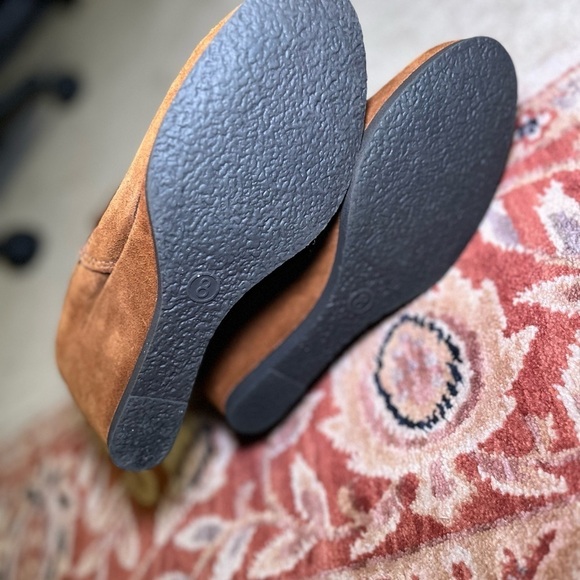 Merona brown suede boots size 8. They fall just below the knee in height. - Picture 4 of 12